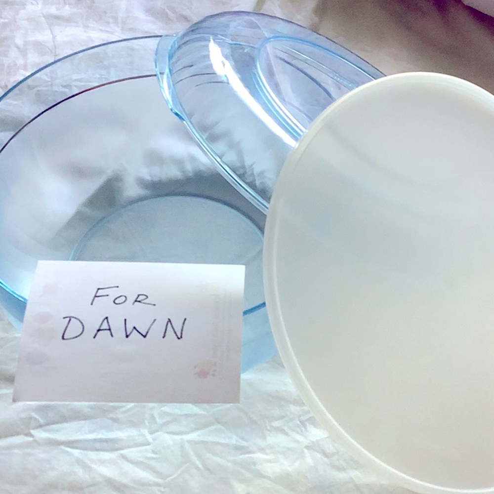 Tupperware large punch/serving bowl with lids